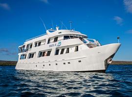 Galápagos — Central, South & East Islands aboard the Yolita - 10 Days