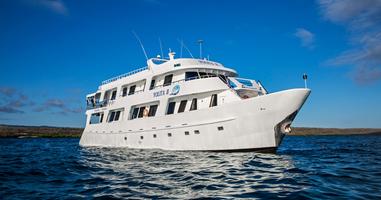 Galápagos — Central, South & East Islands aboard the Yolita - 10 Days