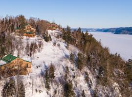 Northern Quebec: Winter Lodge Escape - 7 Days