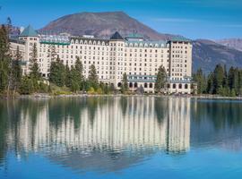 Canadian Rockies: Northern Lights Winter Explorer - 9 Days