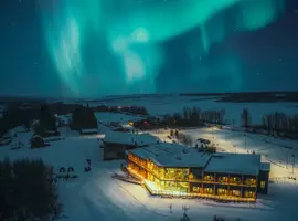 Canadian Rockies: Northern Lights Winter Explorer - 9 Days