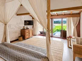 Signature: Nepal’s Himalayan Peaks, Kathmandu & Chitwan - 8 Days