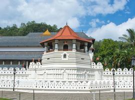 Colombo, Kandy & Beach - 4 Days